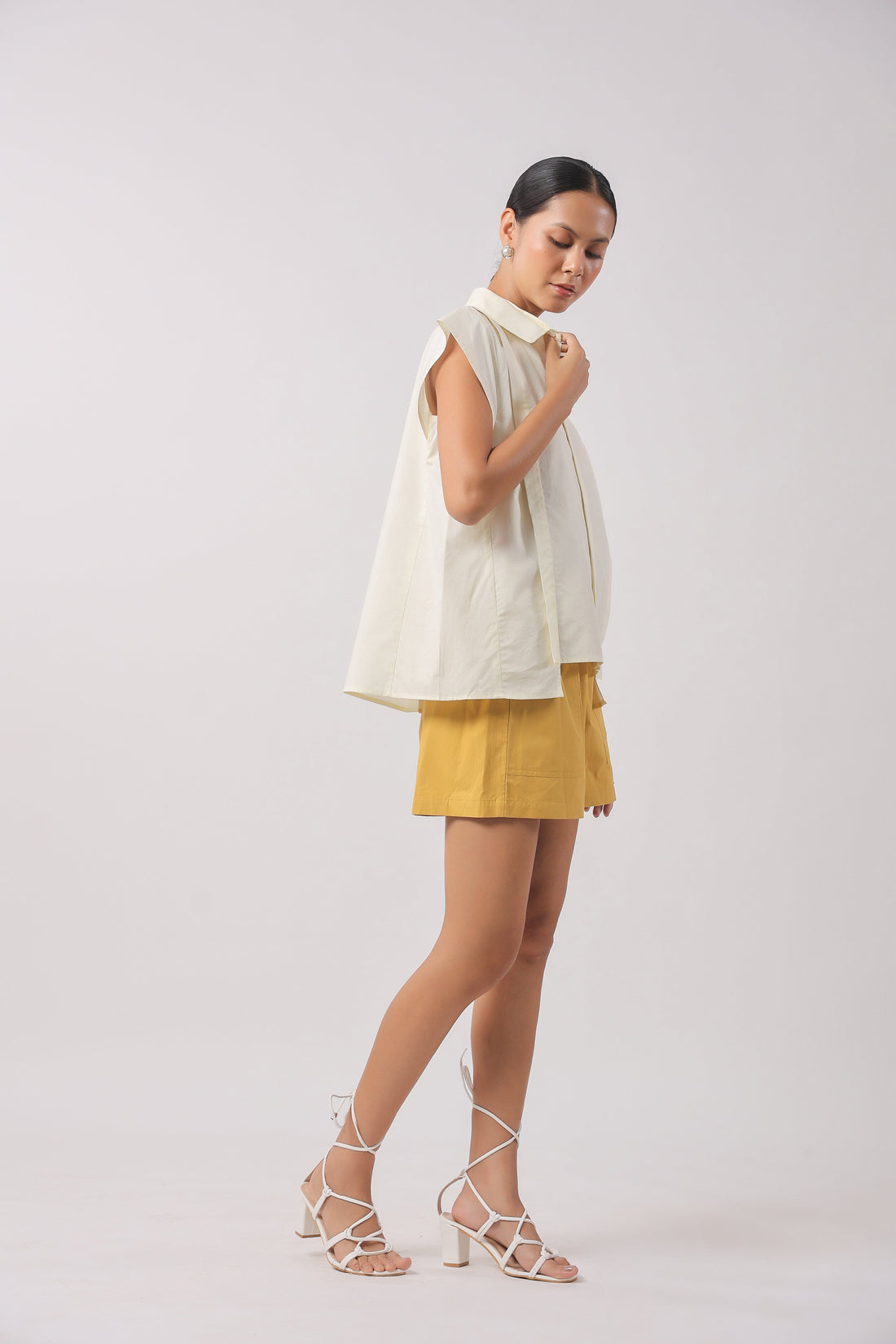 Women Off White Solid Cotton Short Sleeve Shirt Collar Co-Ord Set