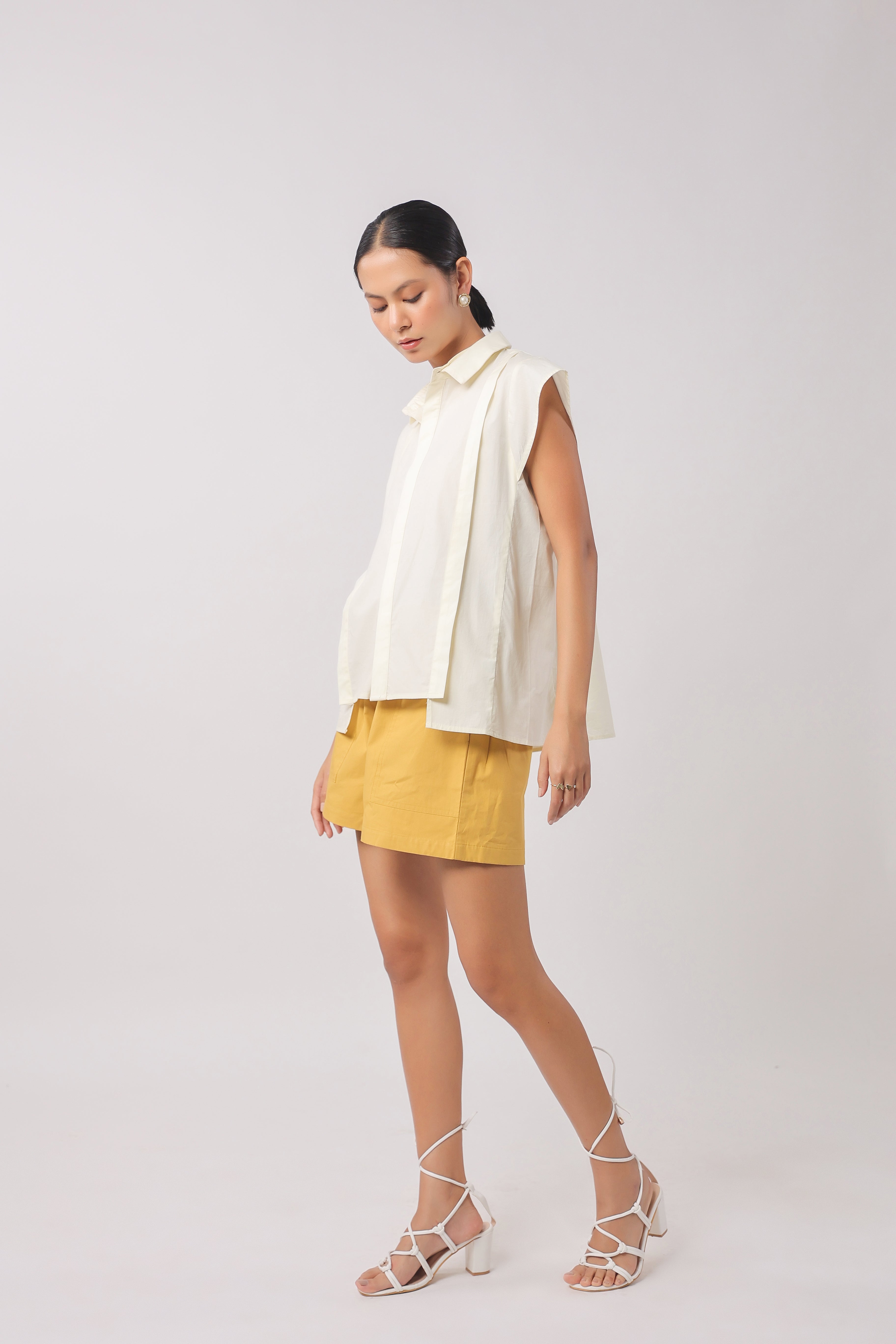 Women Off White Solid Cotton Short Sleeve Shirt Collar Co-Ord Set