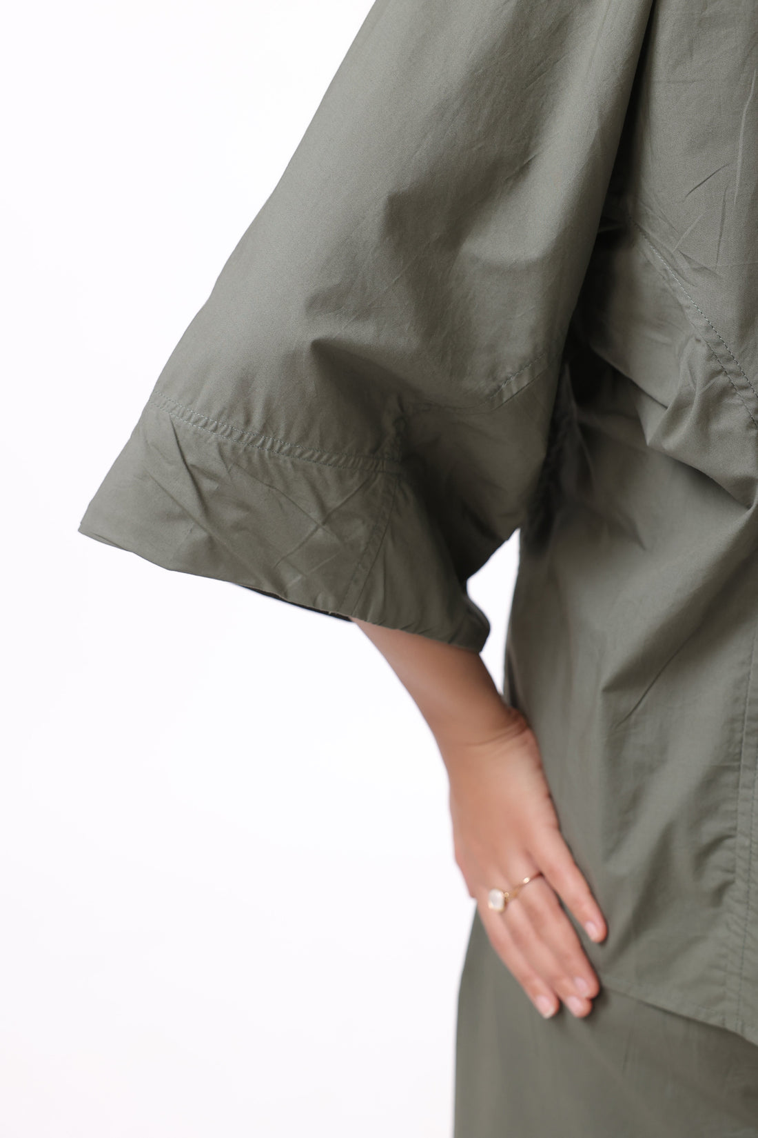 MUUN Women Green Solid Cotton Top