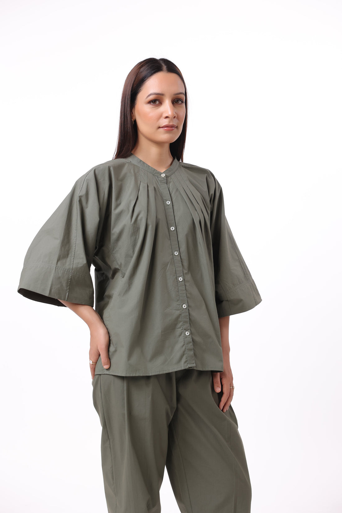 MUUN Women Green Solid Cotton Top