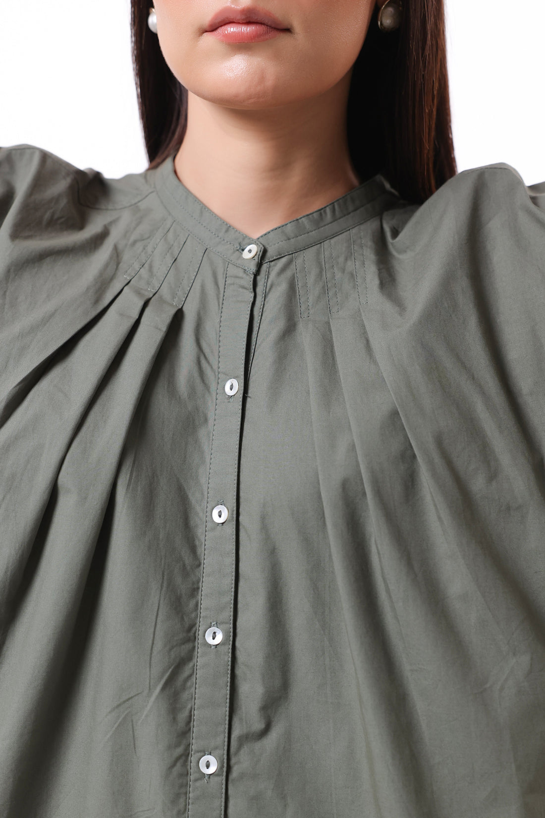 MUUN Women Green Solid Cotton Top
