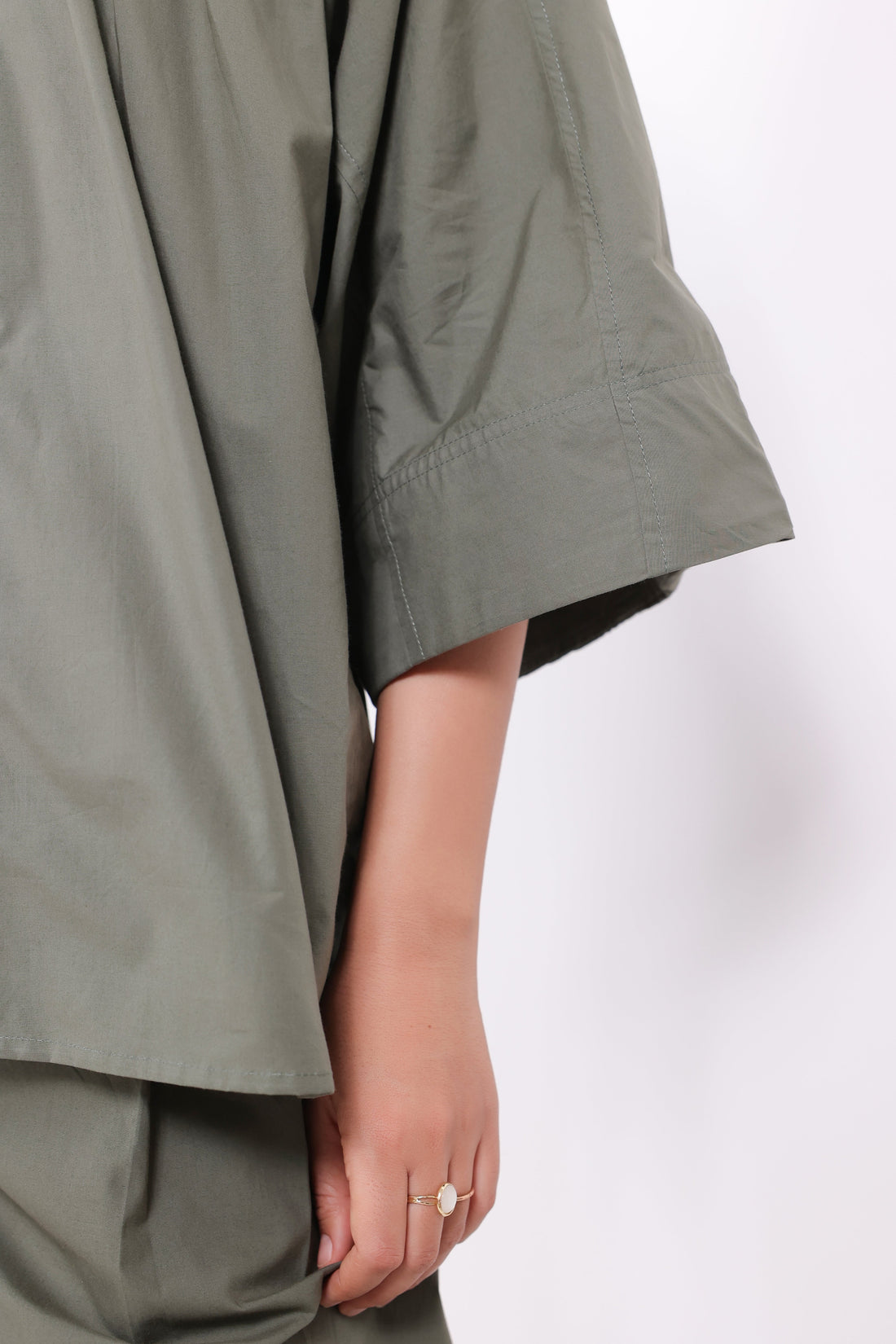 MUUN Women Green Solid Cotton Top